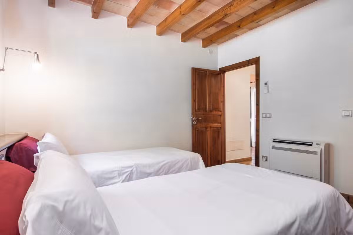 Villa Llenyater bedroom twin beds
