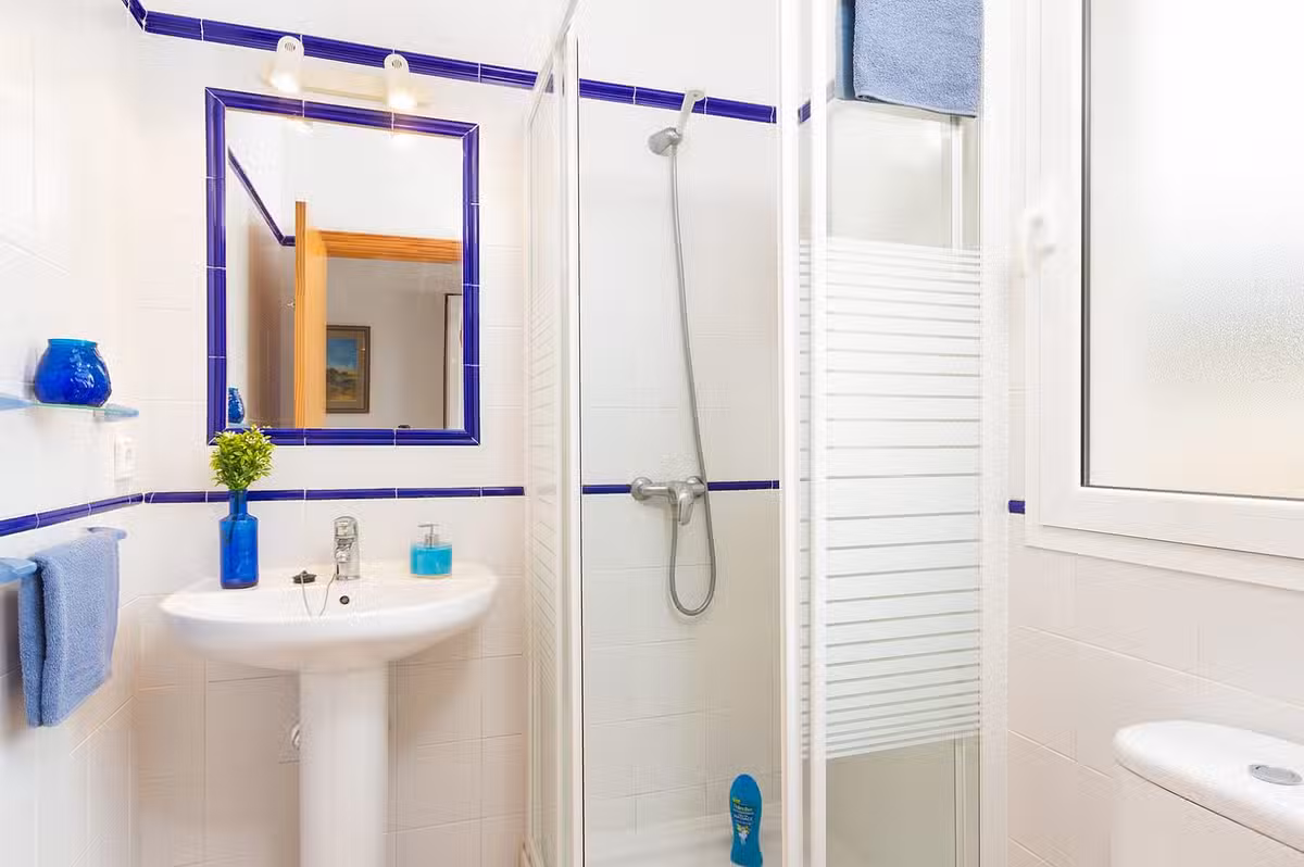 Villa Celeste - Shower Room - Independent