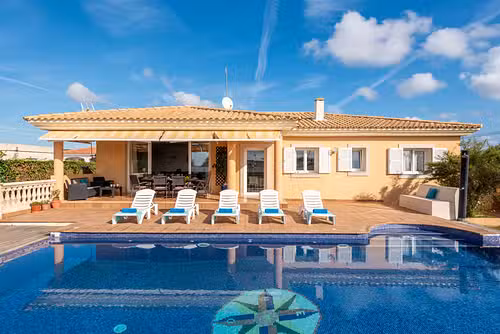 Villa Dori in Punta Prima. Menorca villa with private pool