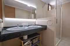 Villa Bethany Bathroom