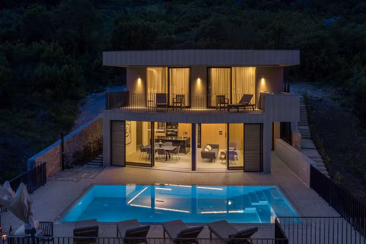 Palazzo Villa villa night shot