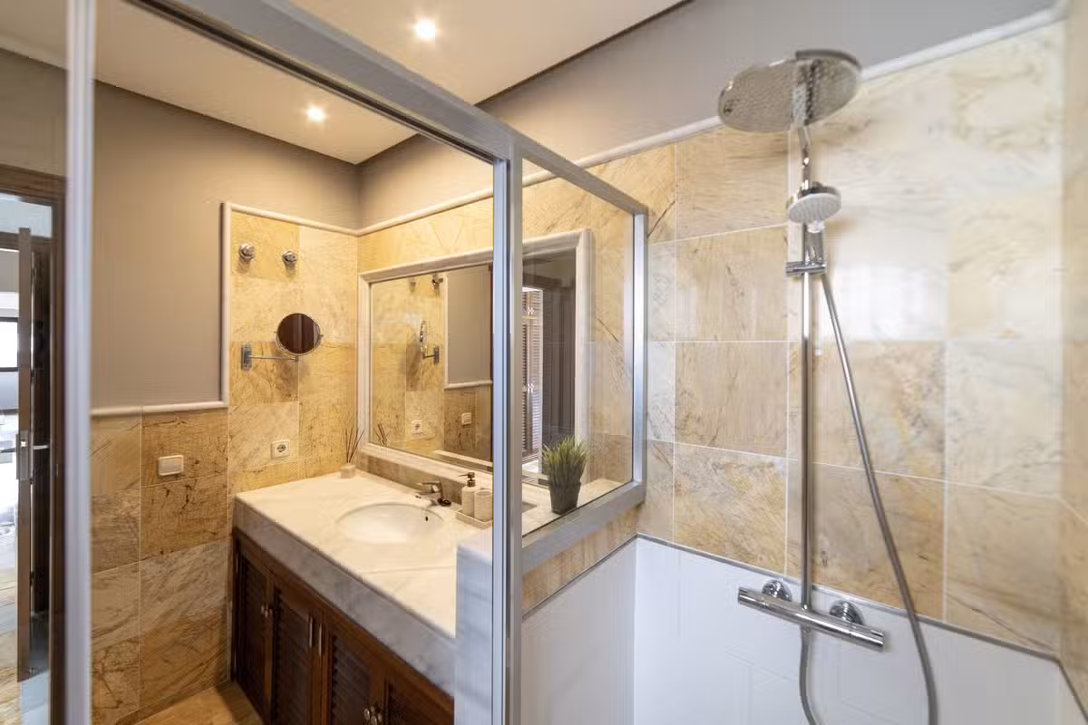 Villa Nido Bathroom