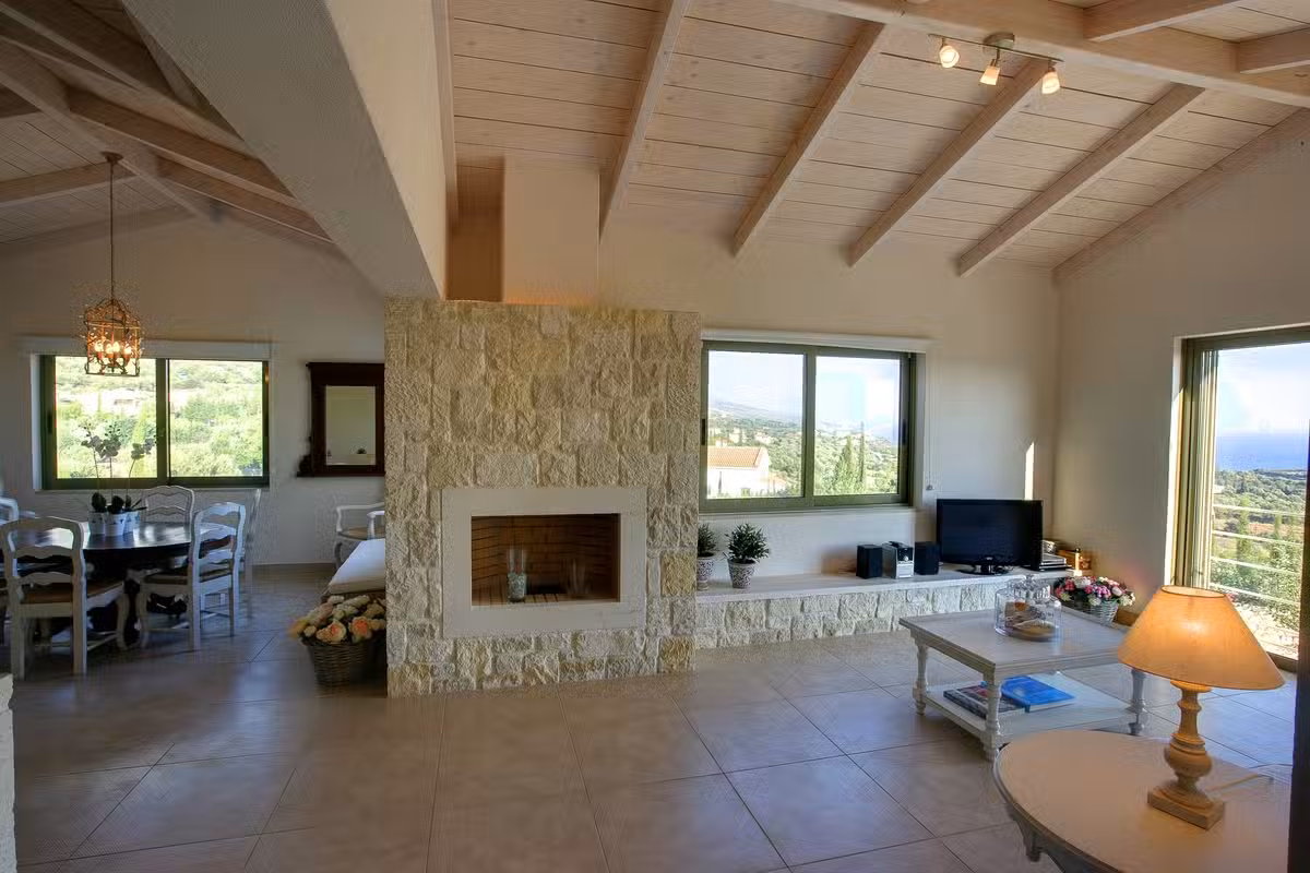 Villa Linatela Fire Place