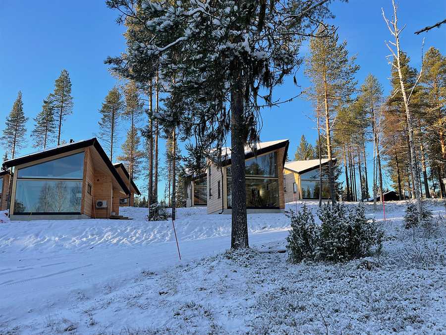 Sunday Morning Aurora Lodge