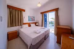 Villa Thalia twin beds