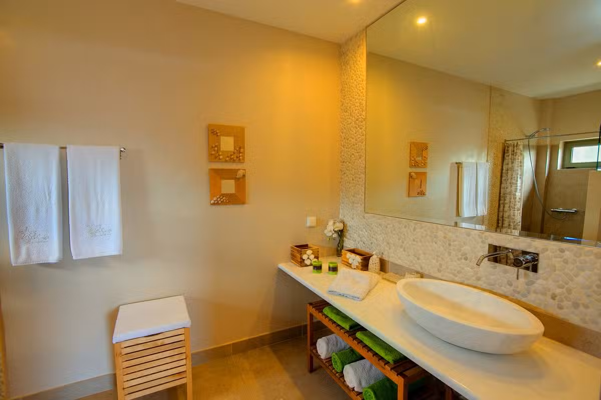 Villa CORALI BEDROOM 1 BATHROOM(1)