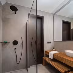 Palazzo Villa shower room