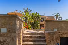 Villa es Jardí steps