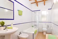 Villa Celeste - Bathroom - Ensuite to Double Bedroom