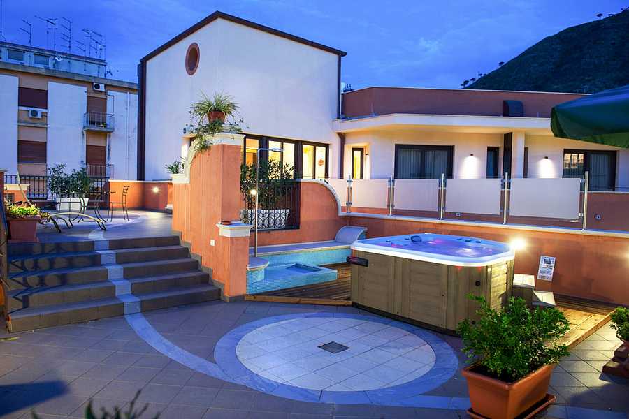 Artemis Hotel, Italy