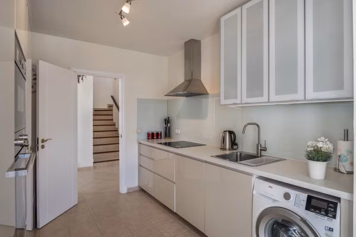 Casa Dubh-Linn Kitchen