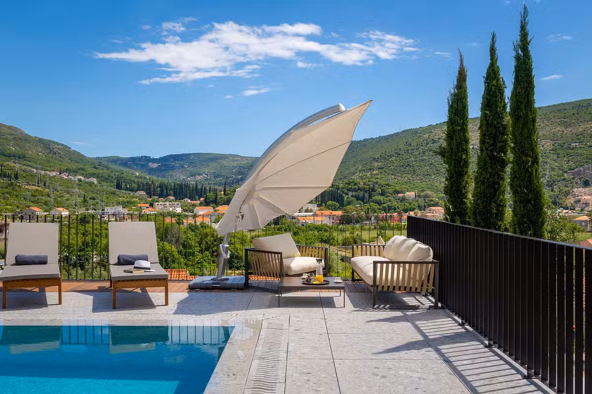 Palazzo Villa pool area