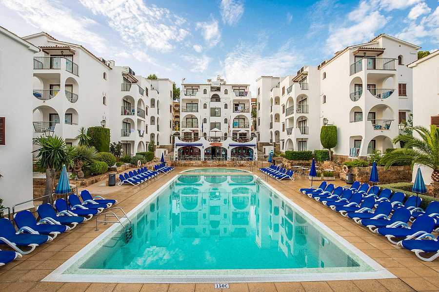 FlipFlop Surfing Playa, Balearics