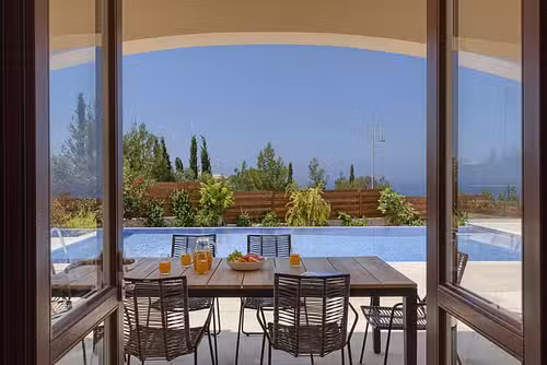 Villa Metis outside dining area and pool
