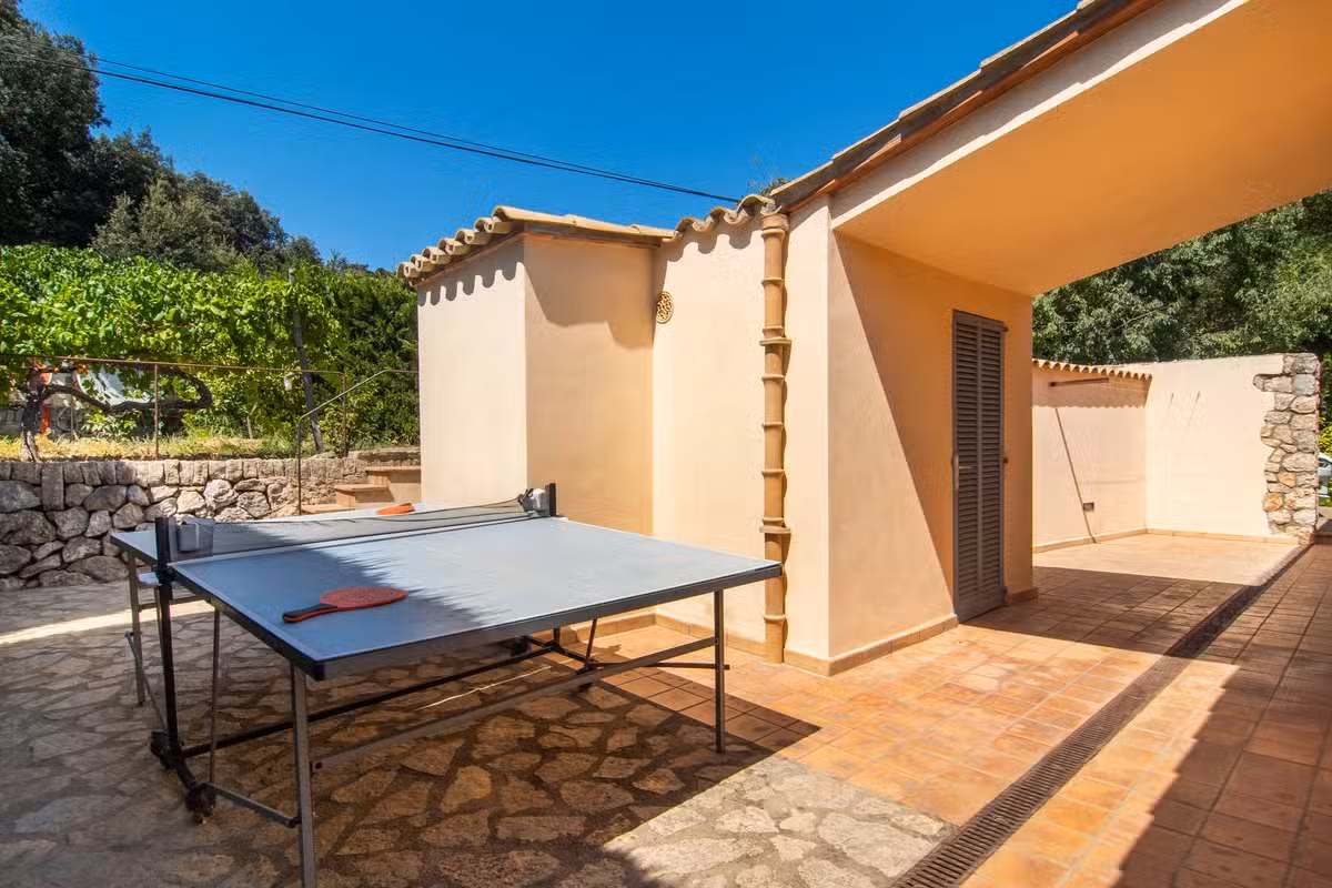 Villa Llenyater table tennis table