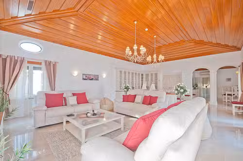 Villa Sibbo in Olhos D'Agua, Algarve, Portugal