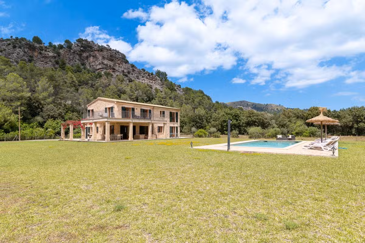 Vall den Marc Pool and Garden