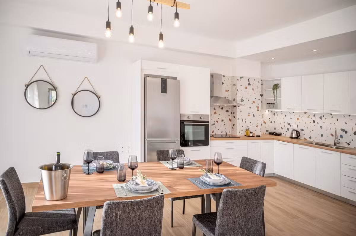 Villa Esperos kitchen and dining
