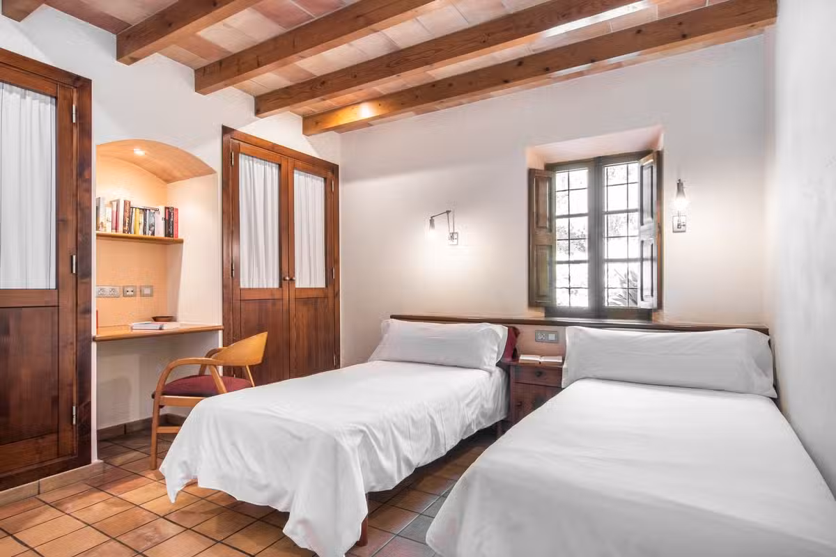 Villa Llenyater bedroom twin beds