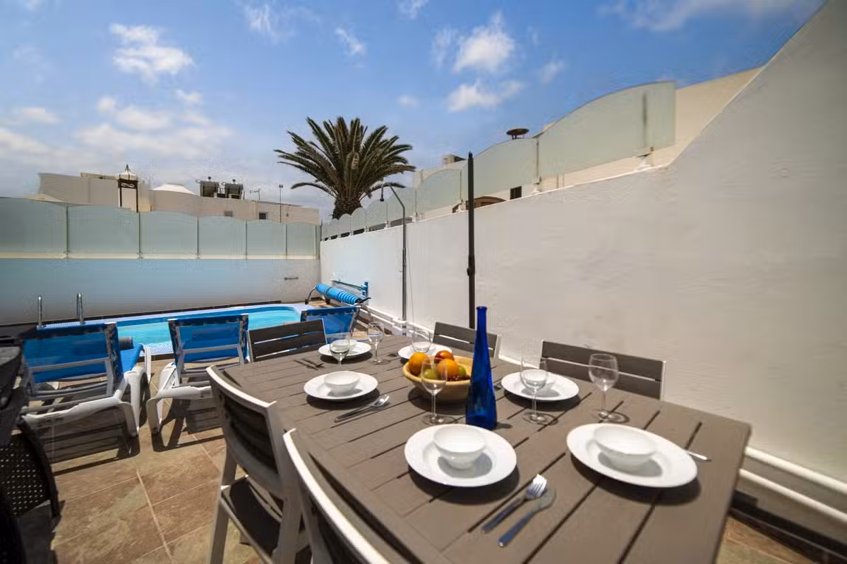 Villa Andorra pool and dining area