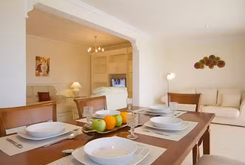 Villa Harmony dining area
