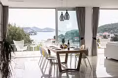 Villa Art dining table