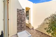 Villa Tequila Sunrise Outdoor Shower