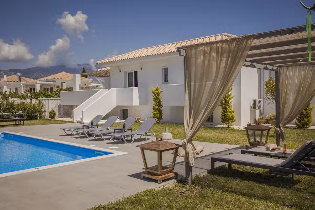 Ai Helis Summer House