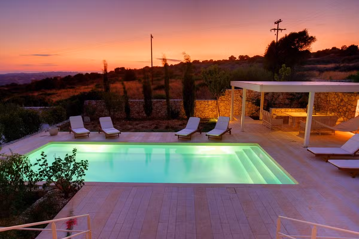 Villa Linatela Pool