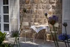 Villa Oasis outdoor table