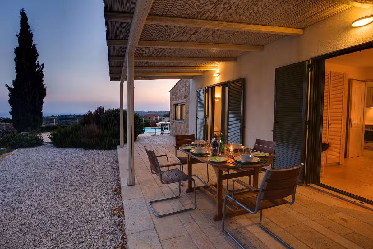 Villa Mataki Dining Outdoor