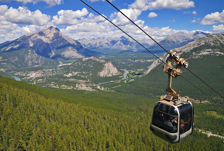 Elk + Avenue Hotel, Canada
