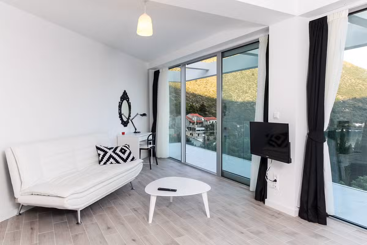 Villa Art sofa and tv