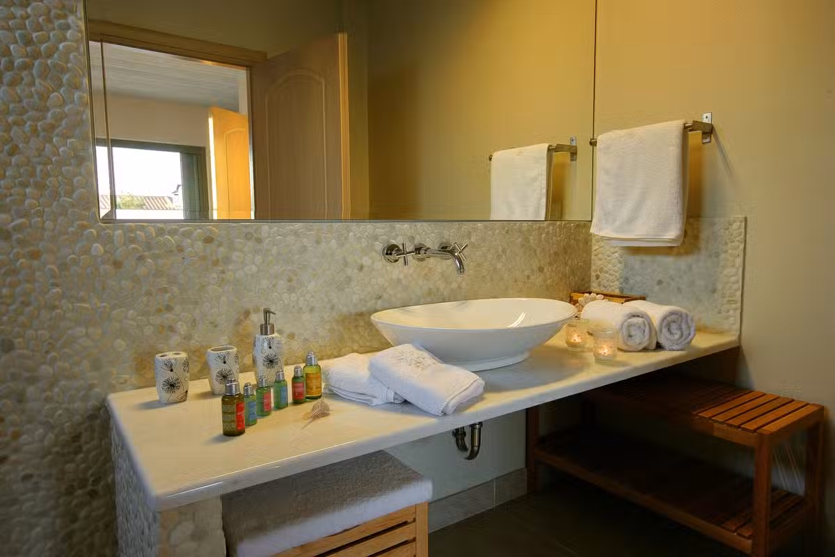 Villa Linatela Bathroom