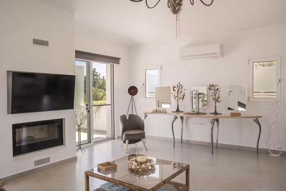 Ai Helis Summer House