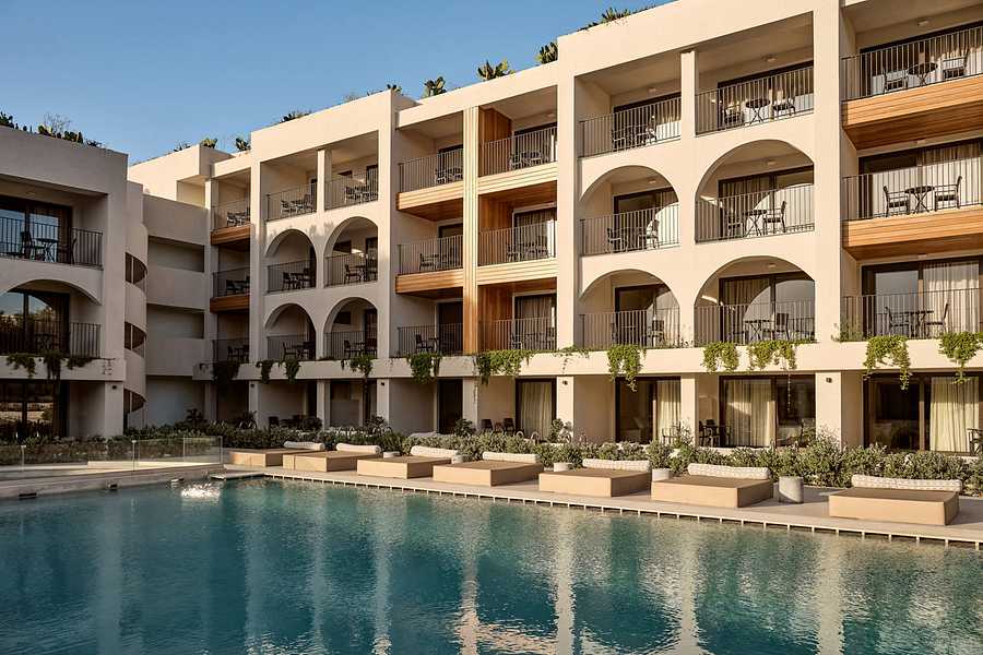 Planos Deluxe, Greece