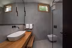Palazzo Villa shower room