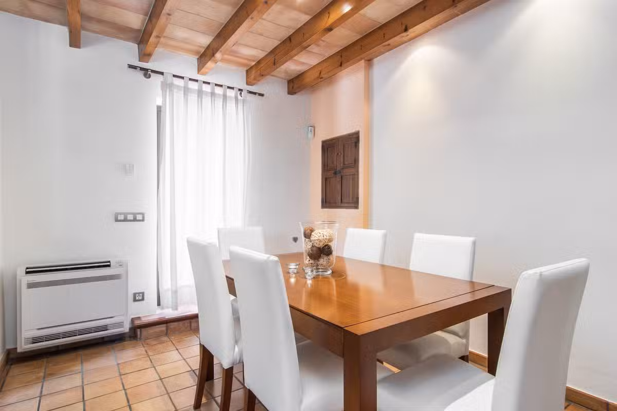 Villa Llenyater dining area