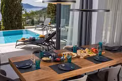 Villa Monte dining table