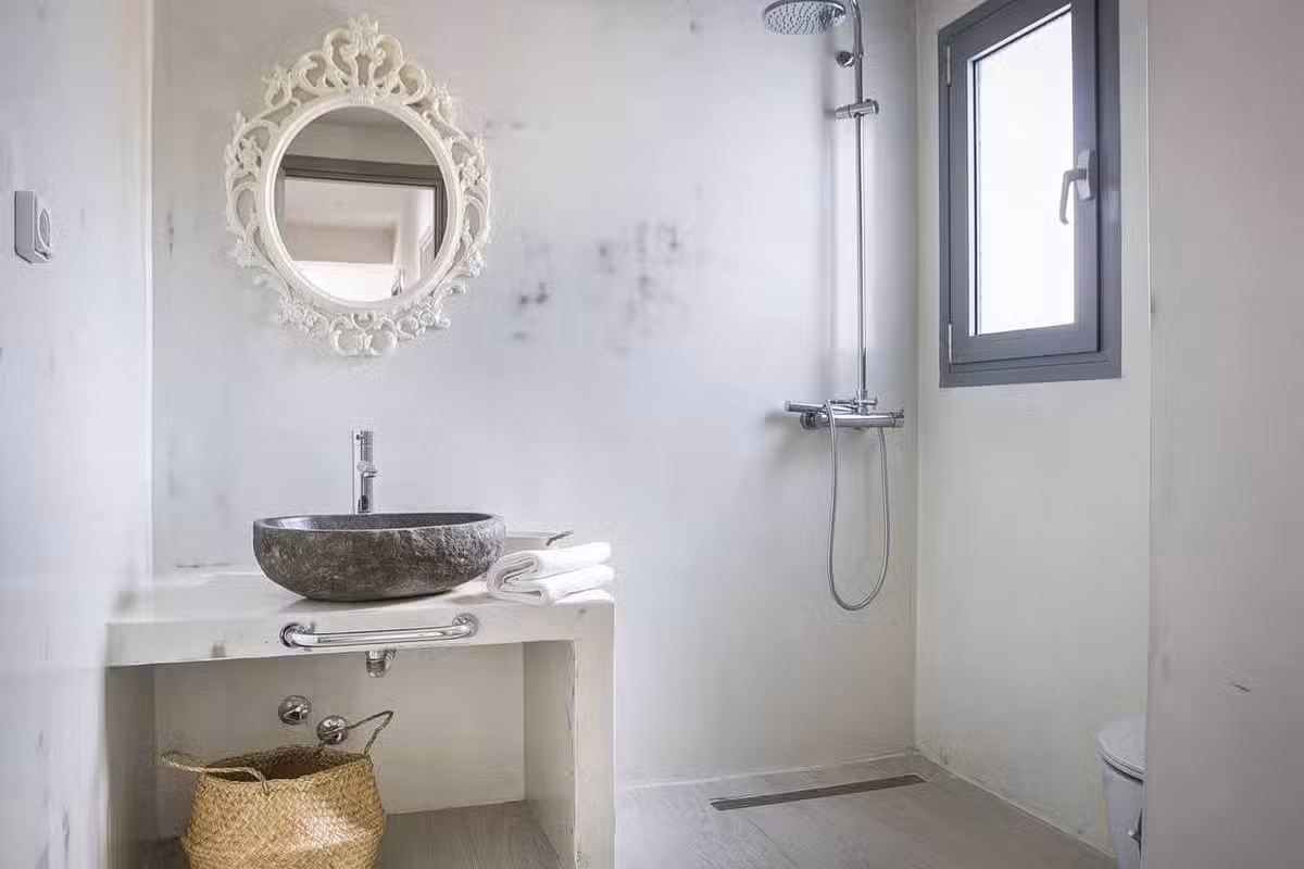 Villa Juliet Bathroom