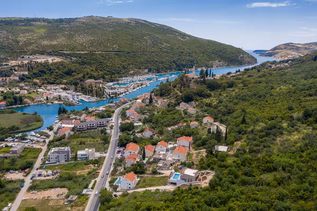 Palazzo Villa area view