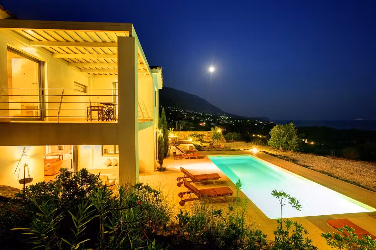 NAUTILOS BY NIGHT