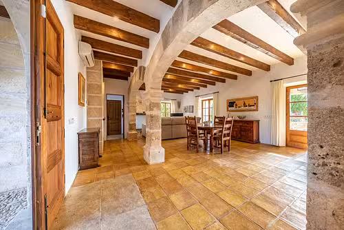 Villa Bovis Gran dining area