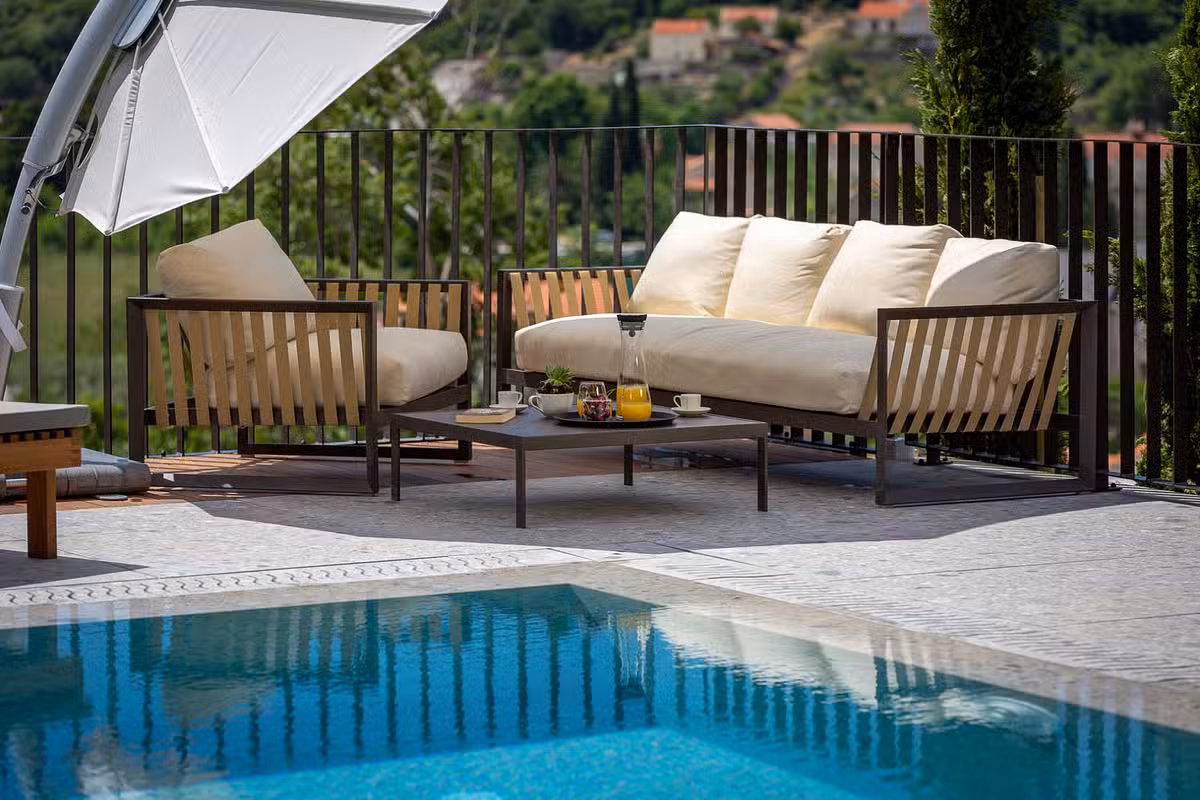Palazzo Villa pool area
