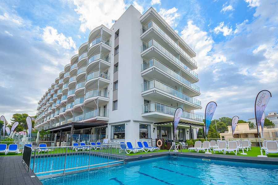 Albatros Family, Spain