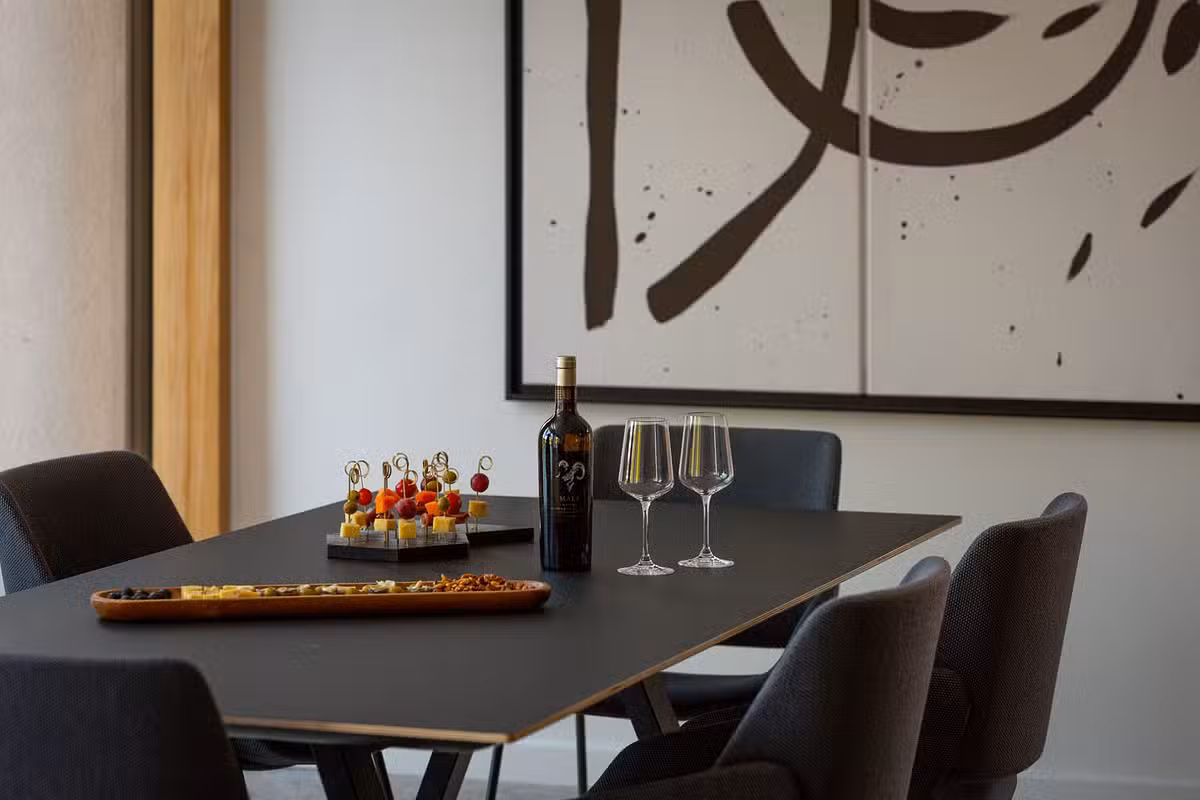 Palazzo Villa dining table