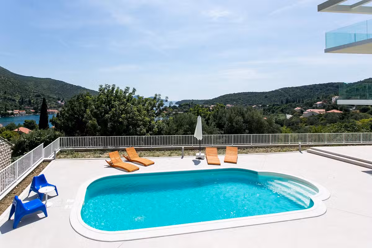 Villa Art pool