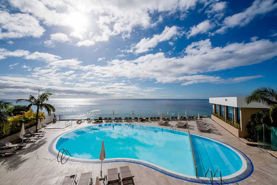 Duas Torres Hotel, Portugal