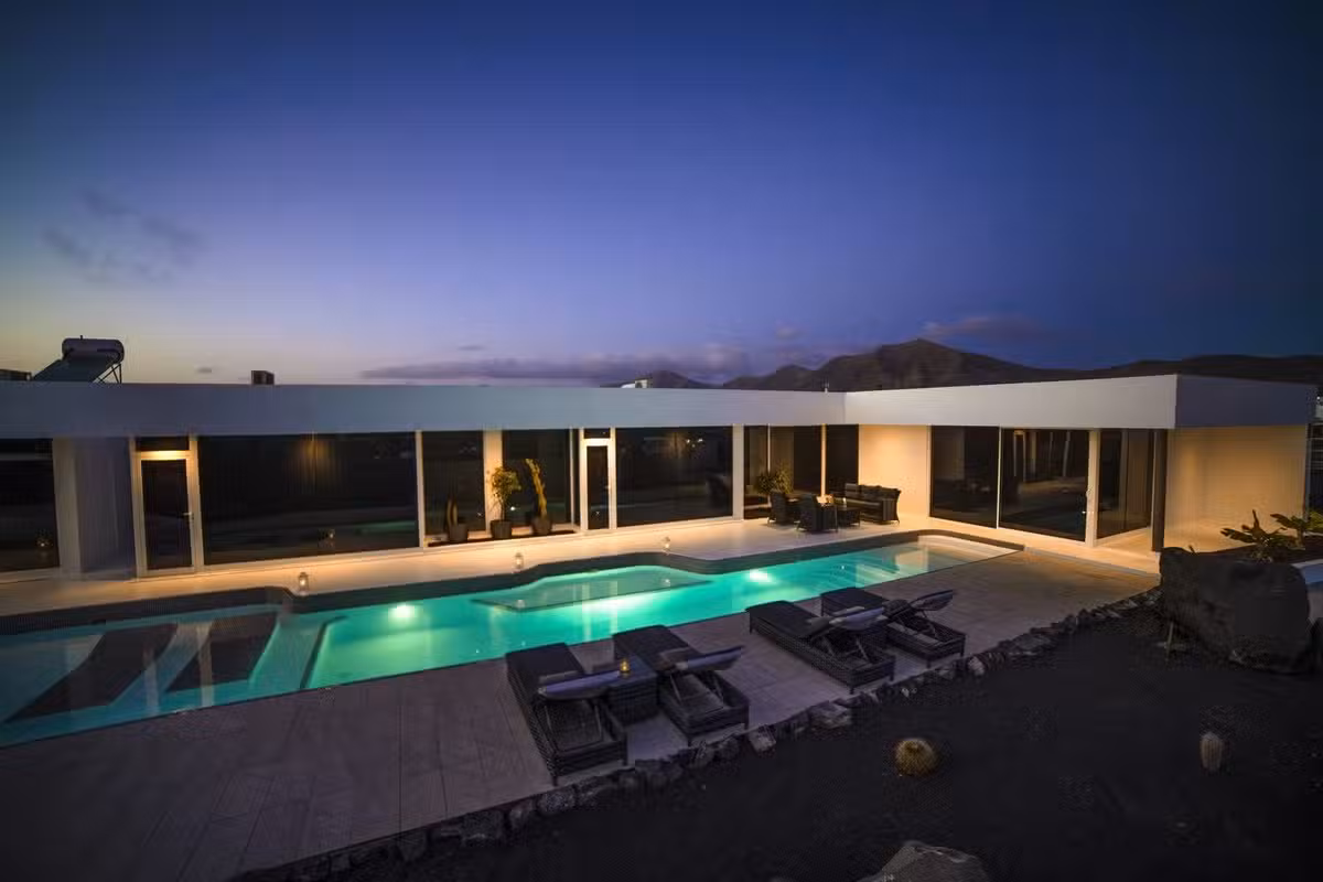 Villa Valhalla Pool by night