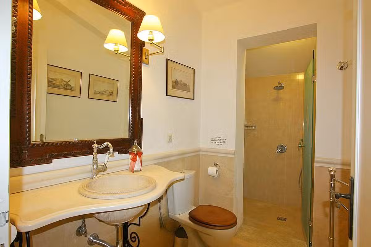 Villa Venus Bathroom